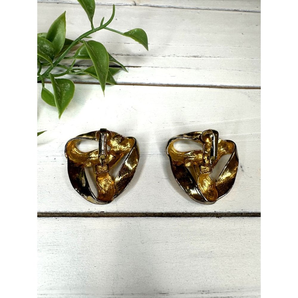 Vintage Gold Tone Knotted Clip On Earrings - Picture 2 of 4